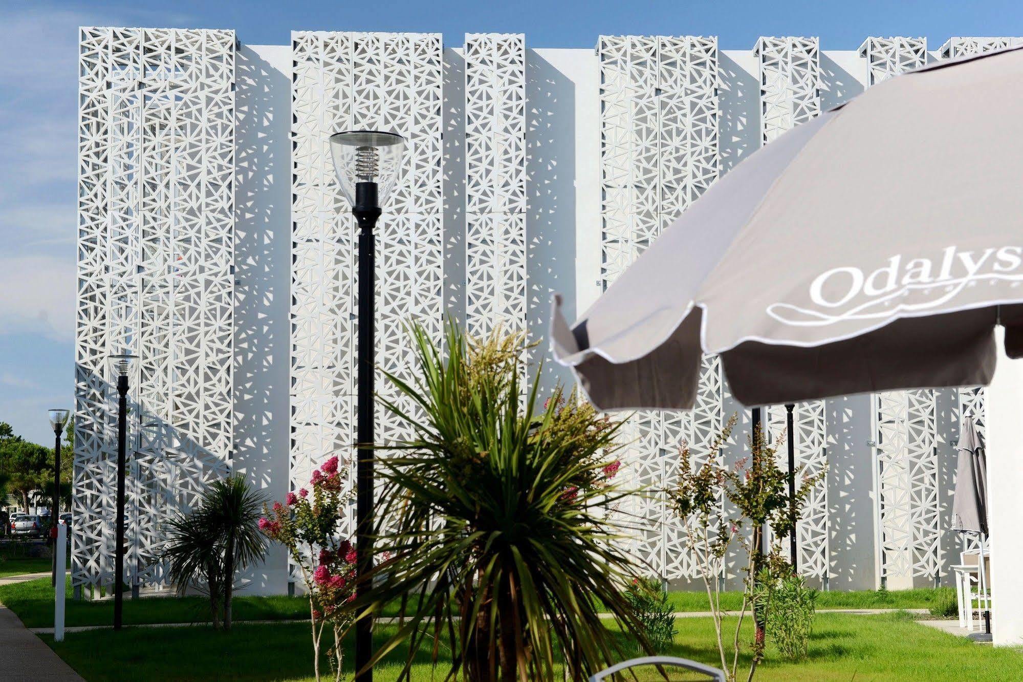 Appart'Hotel Prestige Odalys Nakara Agde Exterior photo